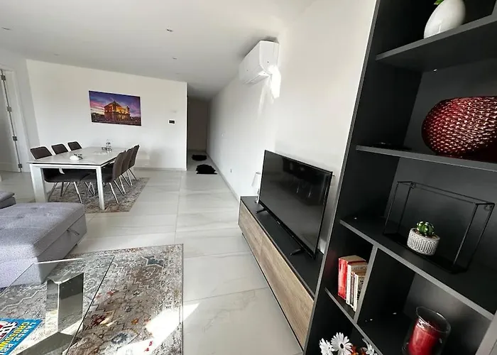 Modern & Cosy Apartment In Marsaxlokk