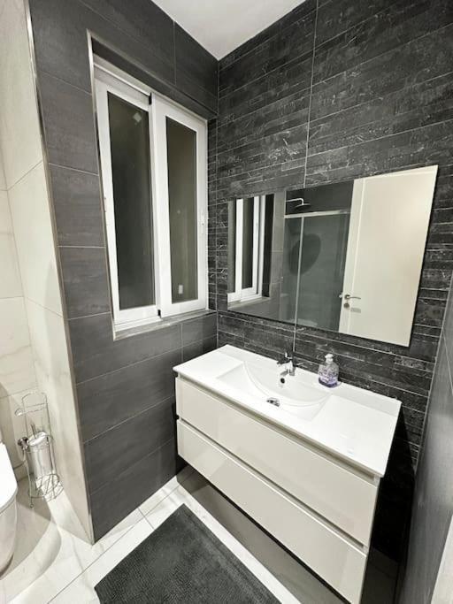 Modern & Cosy In Apartment Marsaxlokk